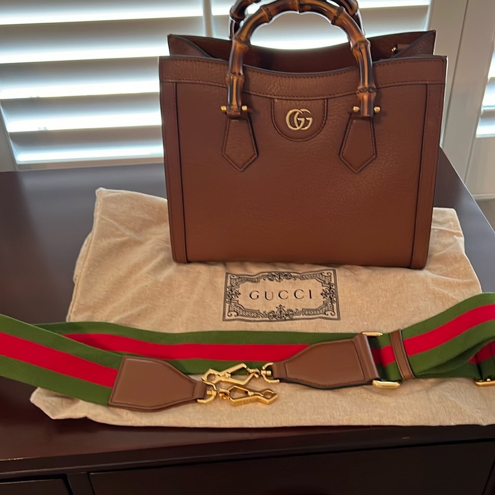 Gucci Diana Small Tote.Brown leatherDouble G. Bamboo with two cross body straps.